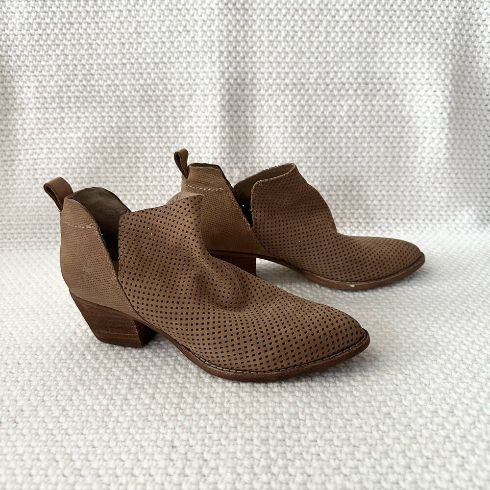 Dolce Vita SONYA Tan Beige Perforated Leather Western Style Slip On Ankle Boot 6